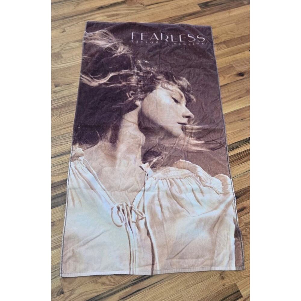 RARE Taylor Swift Fearless Taylor's Version 2021 Beach Towel EUC Limited Edition